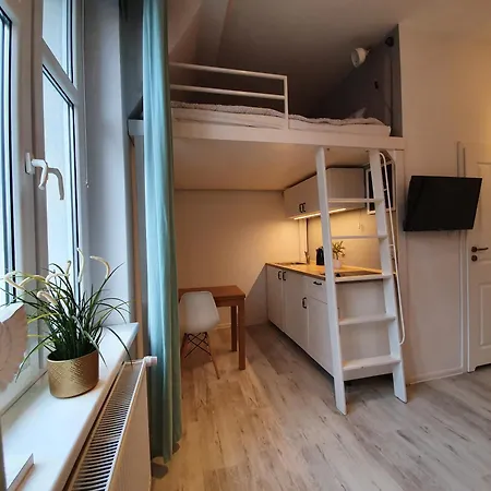48 Apart Apartment *