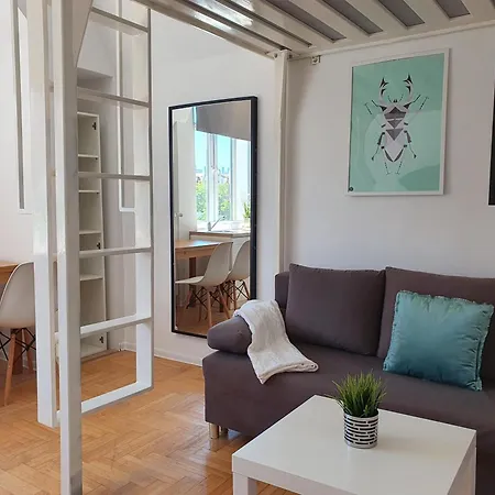 48 Apart Apartment