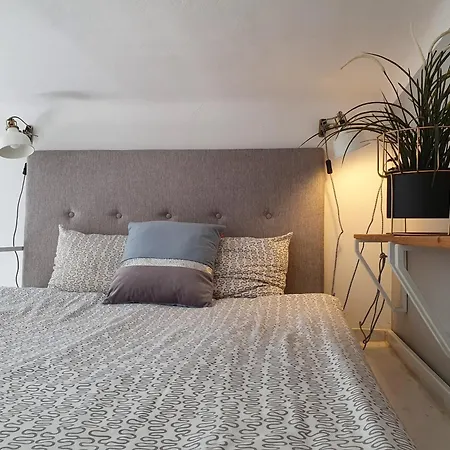 48 Apart Apartment